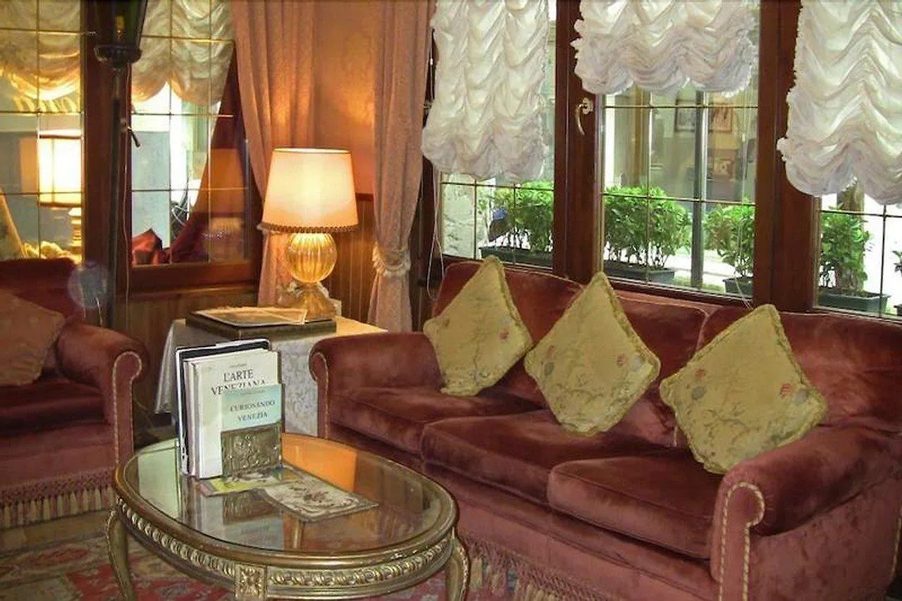 Hotel Lisbona Βενετία 3*,  Ιταλία