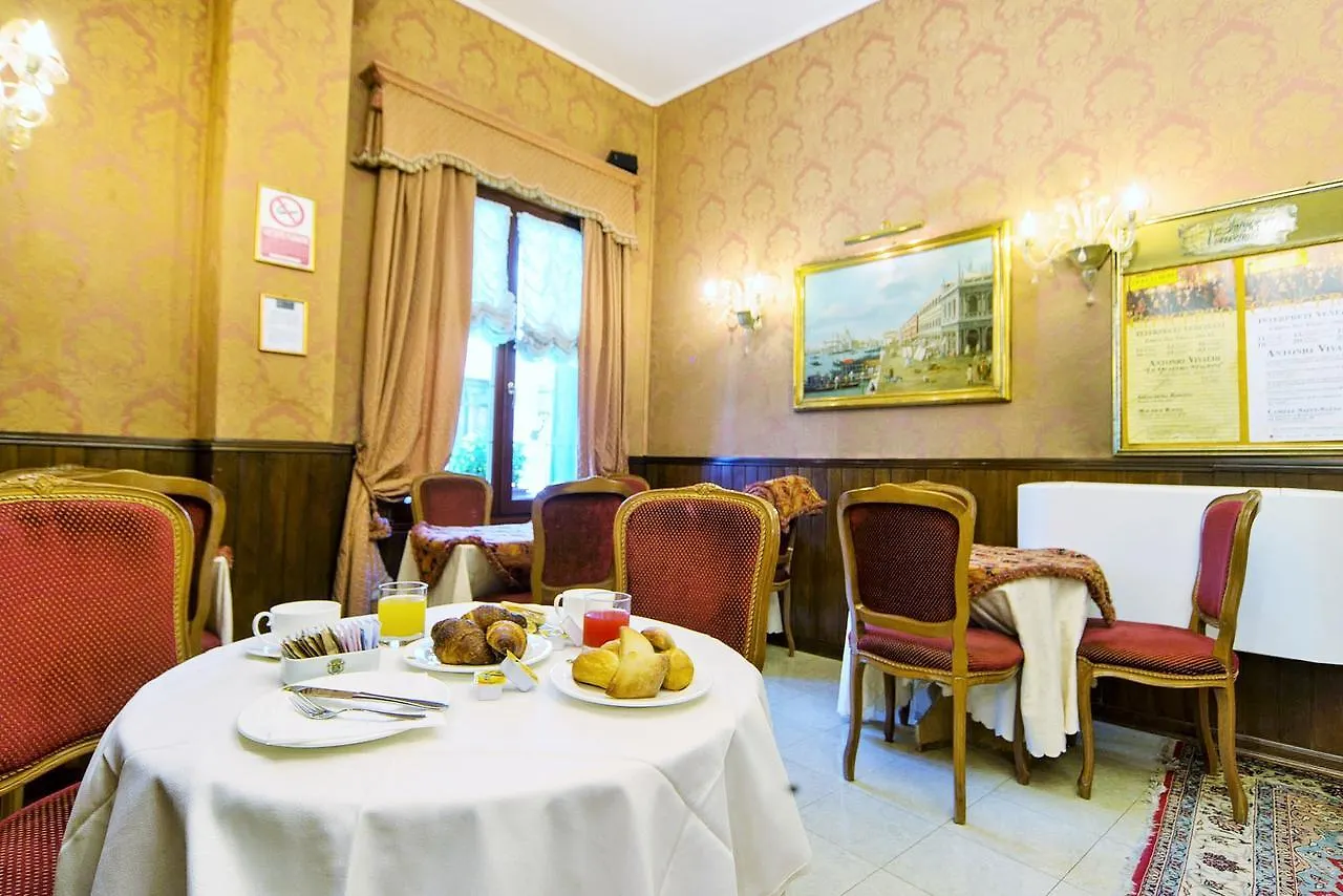 Hotel Lisbona Βενετία 3*,  Ιταλία