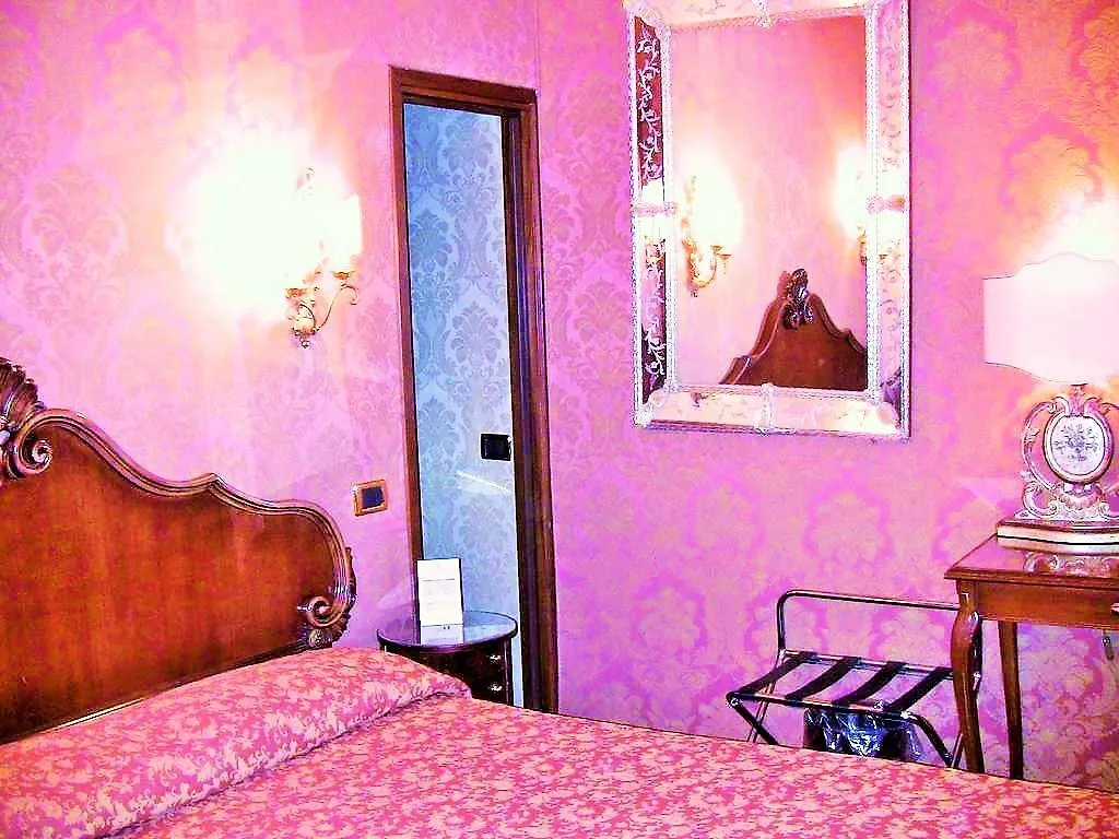 Hotel Lisbona Βενετία 3*,